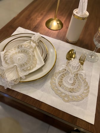 طقم مفارش دانتيل لطاولات الطعام