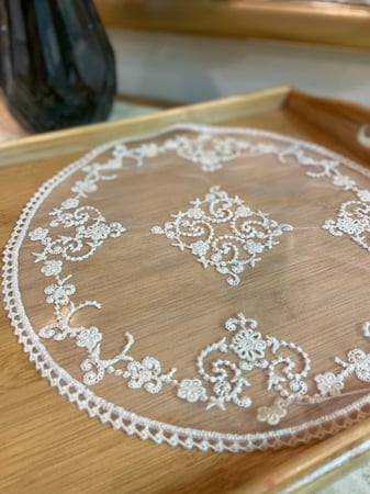 مفرش دانتيل دائري