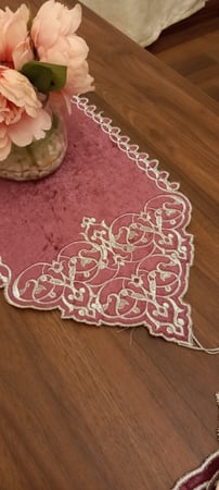 مفرش وسط طاوله الطعام