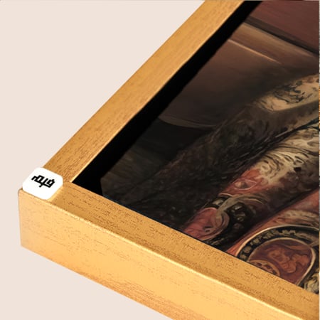 لوحة جدارية كانفس بتصميم كلاسيكي يظهر فتاة تقرا كتاب وتمسك بزهور في اليد الاخرى