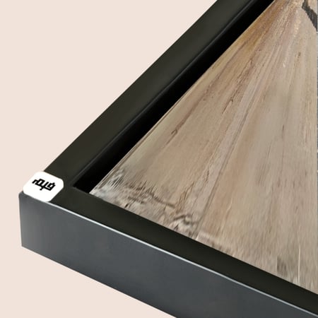 لوحة  جدارية كانفس تصور وردة بتدرجات الرمادي و الذهبي