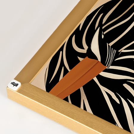 لوحة جدارية كانفس تصور شخصية انثوية بأسلوب تجريدي