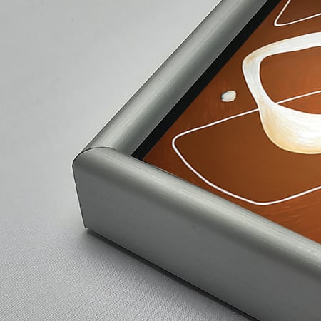 لوحة جدارية اكريليك تتميز بتداخل تدرجات البني والبيج بتصميم تجريدي