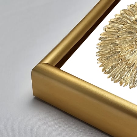 لوحة جدارية اكريليك بتصميم دائرة مشعة بتدرجات من الذهبي مع الأبيض