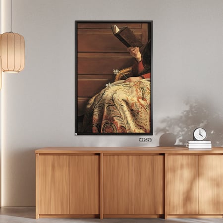 لوحة جدارية كانفس بتصميم كلاسيكي يظهر فتاة تقرا كتاب وتمسك بزهور في اليد الاخرى