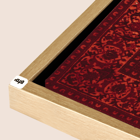 لوحة جدارية 3 قطع امراة وخيل بخلفية من النقوش