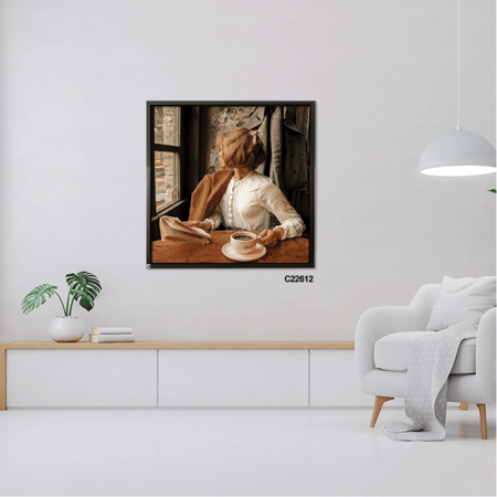 لوحة جدارية كانفس تصور فتاة حاملة لكوب من القهوة