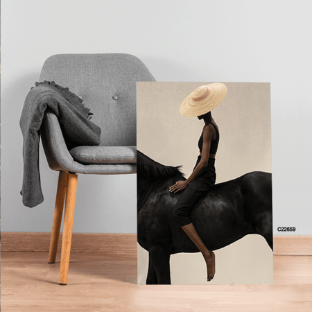 لوحة جدارية كانفس فتاة تمتطي خيل بتدرجات البيج والاسود