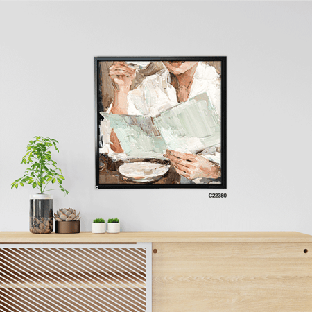 لوحة جدارية كانفس ،فتاة تقرأ وفنجان قهوة تدرجات الابيض والبني والبيج