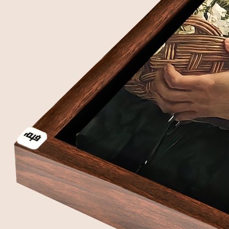 لوحة جدارية كانفس سيدة تحمل ورود تدرجات البيج والأخضر مع الأسود