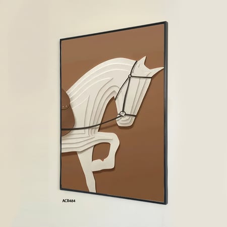 لوحة جدارية اكريليك تتميز بتصميم يضم خيل بتدرجات من البني مع البيج