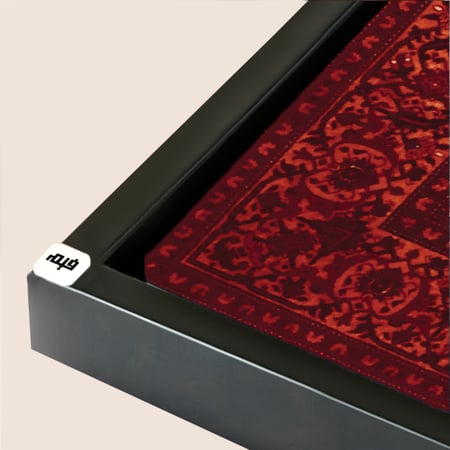 لوحة جدارية 3 قطع امراة وخيل بخلفية من النقوش