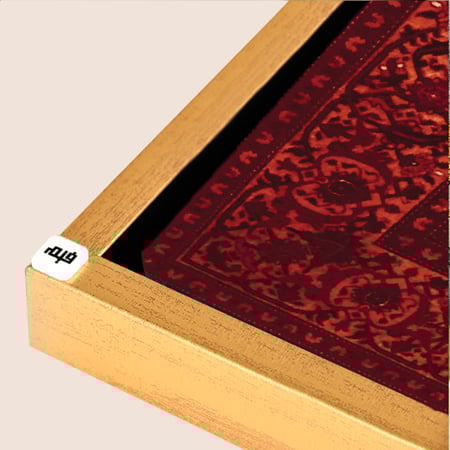 لوحة جدارية 3 قطع امراة وخيل بخلفية من النقوش