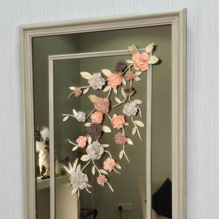 مرايا بتصميم ورود جبسية بارزة واطارات كلاسيكية