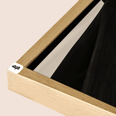 لوحة جدارية كانفس فتاة تمتطي خيل بتدرجات البيج والاسود