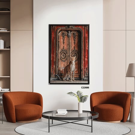 لوحة جدارية كانفس تصور فهد وفي خلفه باب خشبي قديم