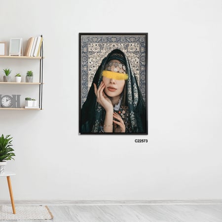 لوحة جدارية كانفس فتاة بخلفية نقوش سجاد بتدرجات الازرق والبيج