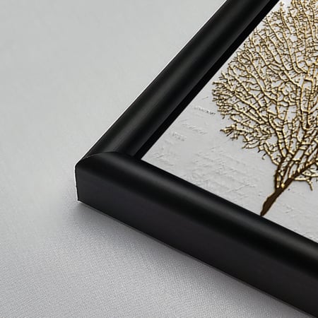 لوحة جدارية أكريليك تتميز بتصميم يصور شجرة بتدرجات من اللون الذهبي.