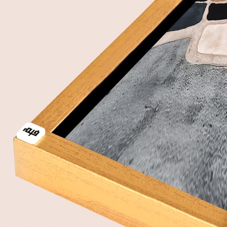 لوحة جدارية بتصميم تجريدي لخطوط واشكال متشابكة بتدرجات الازرق والبيج والاسود