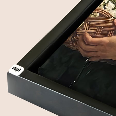 لوحة جدارية كانفس سيدة تحمل ورود تدرجات البيج والأخضر مع الأسود