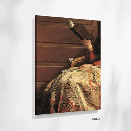 لوحة جدارية كانفس بتصميم كلاسيكي يظهر فتاة تقرا كتاب وتمسك بزهور في اليد الاخرى