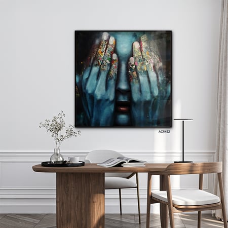 لوحة جدارية أكريليك تصوّر فتاة تغطي عينها