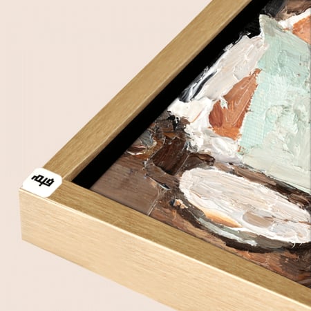 لوحة جدارية كانفس ،فتاة تقرأ وفنجان قهوة تدرجات الابيض والبني والبيج