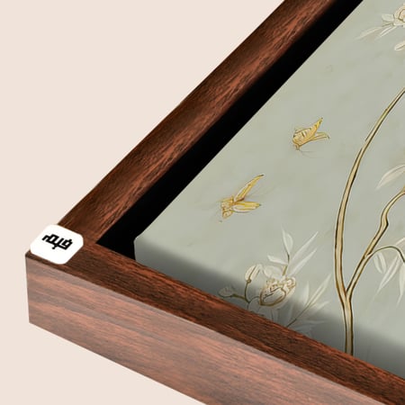 لوحة جدارية تصور اغصان مزهرة وطيور