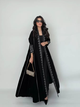 عباية مطرز تراثي مع كريب نواعم كلوش