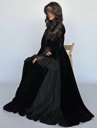 عباية دانتيل مع أكمام كلوش وجوانب