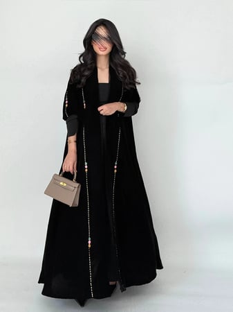 عباية مطرز خطين أمامي نص كلوش