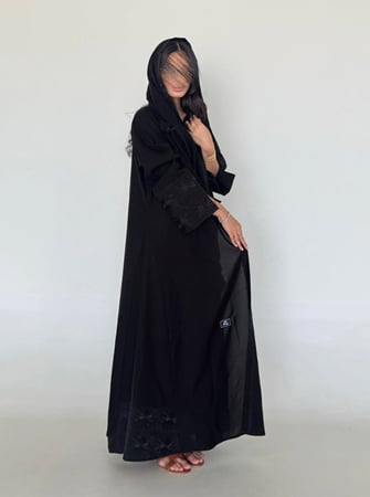 عباية كريب ملكي تطريز مورد وجوانب بني