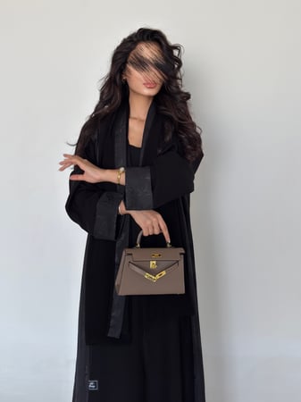 عباية كتان نص كلوش مع قماش جاكار مطرز ناعم