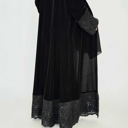 عباية نص كلوش مع كلفة مطرزة مبطنة