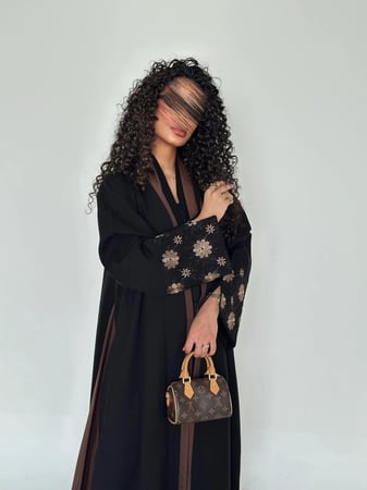 عباية كريب ملكي تطريز مورد وجوانب بني