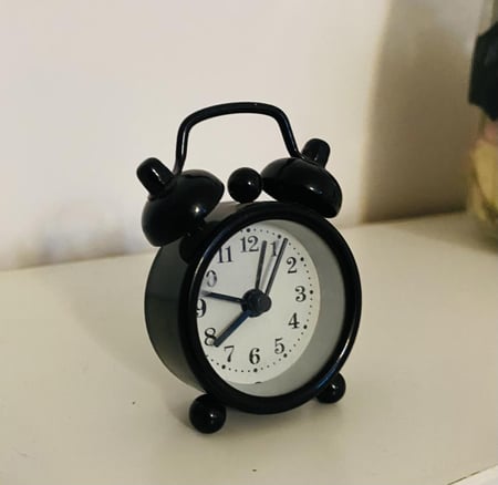 ساعة مدور فاخرة تعمل على البطارية