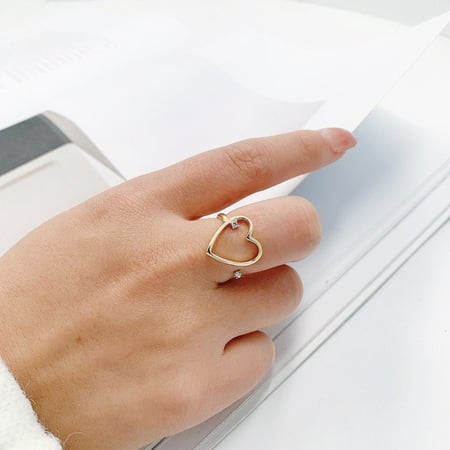 خاتم ذهبي ناعم على شكل قلب