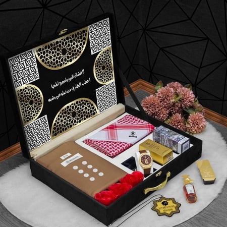 بوكس رجالي شتوي فخمة مع شماغ  وساعة وعطر مع الملحقات موديل HM-5266