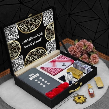 هدايا رجاليه قماش وشماغ وساعه وعطر تعليقه وكرت اهداء حسب الطلب موديل ALS-21934