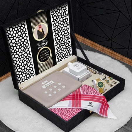 بوكس شتوي  رجالي فخمة مع شماغ  وساعة وعطر مع الملحقات موديل HM-4567