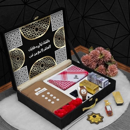 بوكس رجالي شتوي فخمة مع شماغ  وساعة وعطر مع الملحقات موديل HM-5266