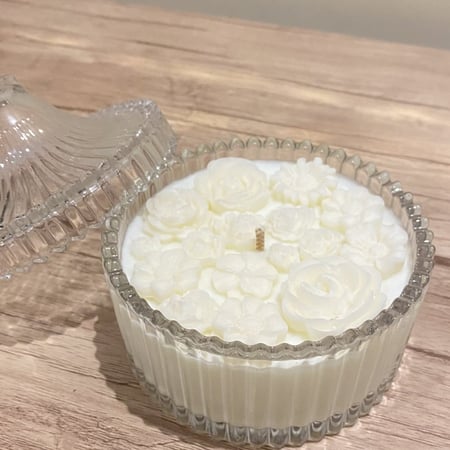 شمعة زجاجية بغطاء ( حجم وسط )