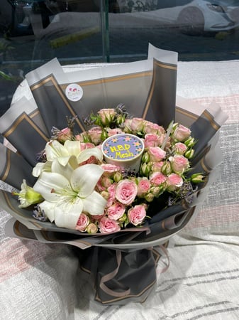 بوكيه بيبي روز مع كوب كيك