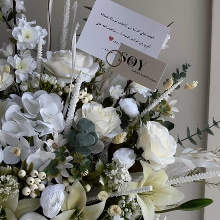 فازة ورد صناعي