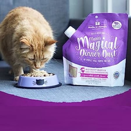 الغبار السحري بنكهة الدجاج والسالمون من شركة Stella Chewy's