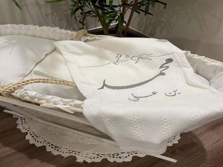 بطانيه صوف مع تطريز
