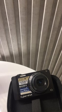 Sony cybershot in black