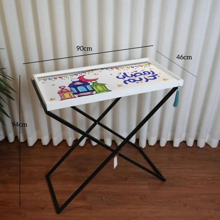 طاولة تقديم رمضانية قابلة للطي سطح أبيض برسومات فوانيس وهلال وعبارة رم