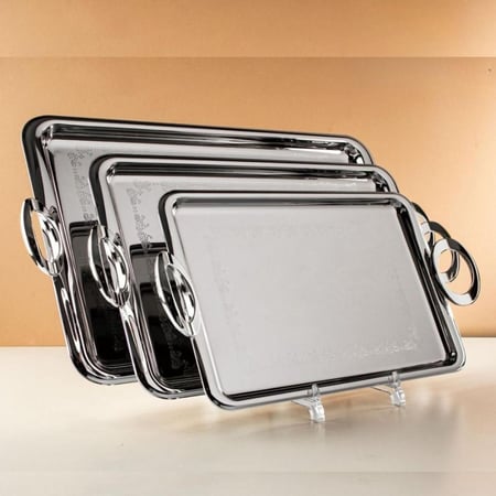 طقم صواني تقديم ستيل فضي ثلاث قطع بمقاسات مختلفة ونقوش ناعمة على الأطر