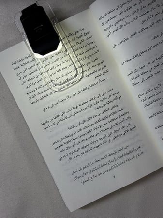 مصباح قراءة أسود للتثبيت على الكتاب قابل لإعادة الشحن USB
